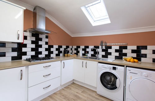 Portsmouth House | Open Mind Property - Luxury 5 Bedroom Home