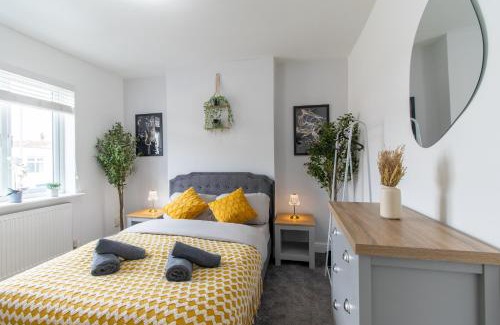 Southsea House | Open Mind Property - Luxury 3 Beds & Free Parking