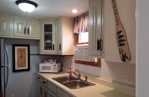Mayfield House | OPEN OCT 1-6 Cozy House on High Lake near TC
