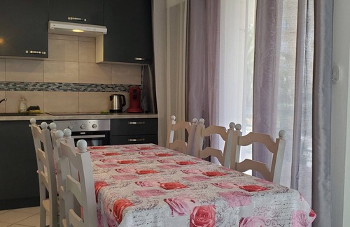 Frejus Port Apartment | OPEN residence, Large T2 of 47m2, air-conditioned, sleeps 6, swimming pool, beaches at 150m, private parking