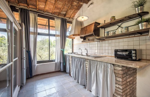 Radicondoli Apartment | Open Space Antico Fienile with Hills View