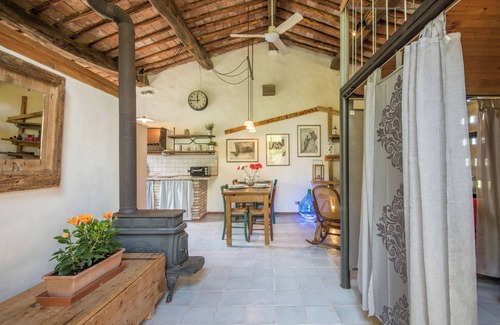 Radicondoli Apartment | Open Space Antico Fienile with Hills View