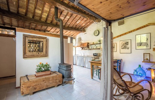 Radicondoli Apartment | Open Space Antico Fienile with Hills View