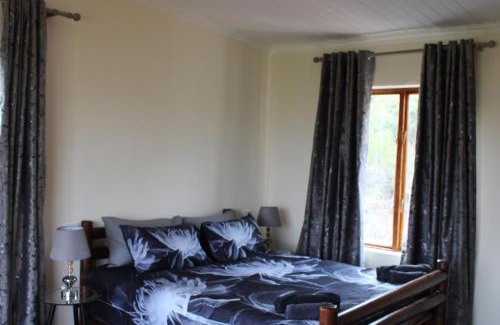Hartbeespoort House | Oppiberg Cottage with River View