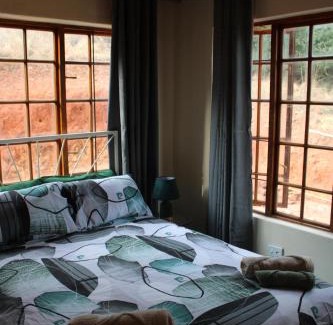 Hartbeespoort House | Oppiberg Cottage with River View