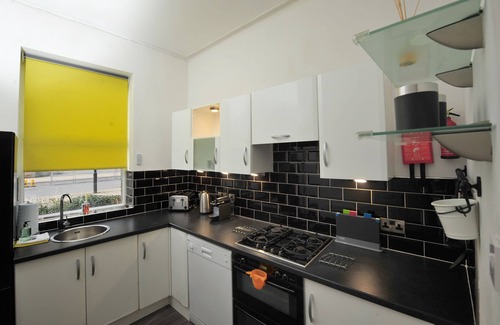 Harrogate City Centre Apartment | Opposite HG Convention Centre, Sleeps 14, 7 beds, Parking
