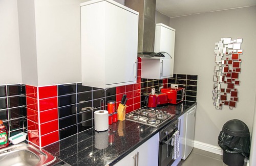 Huddersfield Apartment | Optimal Apartments - The Symphony Sapphire Suite