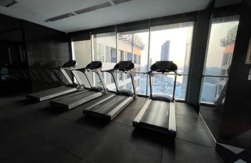 Yan Nawa Apartment | Opulence Riverview with Train Access