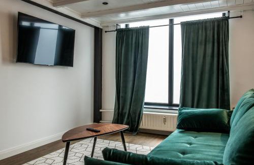 Kreuzberg Apartment | Oran Apartment 1