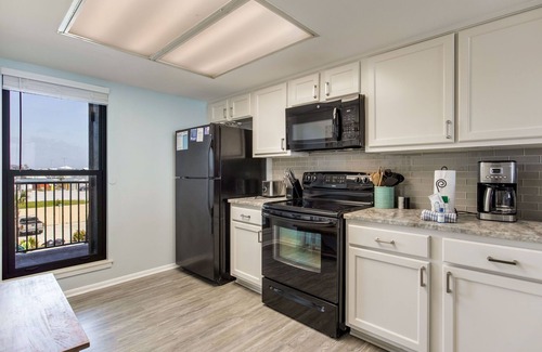Orange Beach East Condo | Orange Beach 2BR Pool Sleeps 6 Boat pkg