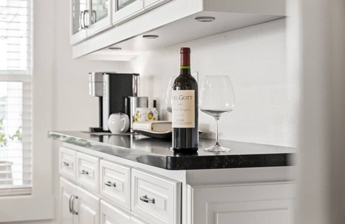 Exeter House | Orange Blossom Cottage Near Sequoias w/EV Charger