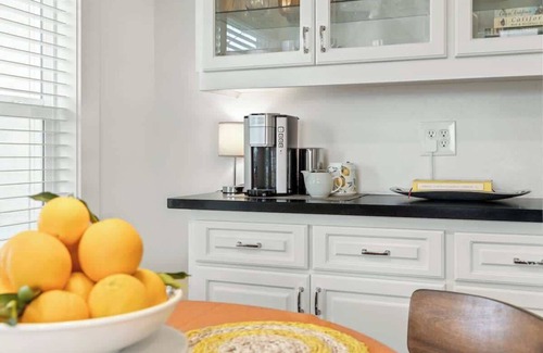 Exeter House | Orange Blossom Cottage Near Sequoias w/EV Charger