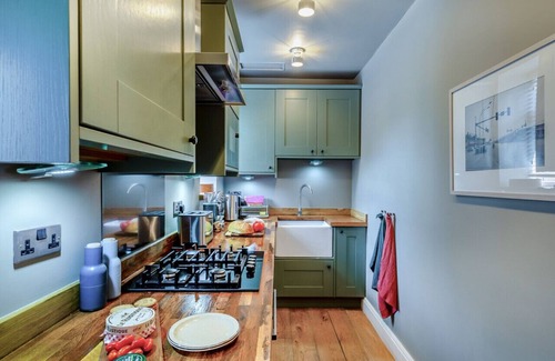 East Morton House | Orange Rose Cottage - Two Bedroom House, Sleeps 3