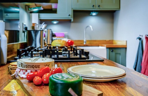 East Morton House | Orange Rose Cottage - Two Bedroom House, Sleeps 3