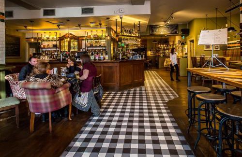 South Richmond Hotel | Orange Tree