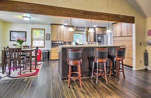 East Port Orchard House | 'Orchard Oasis' Retreat w/ Game Room!