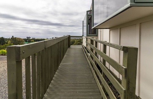 Athenree Cottage | Orchard Seaview Bach