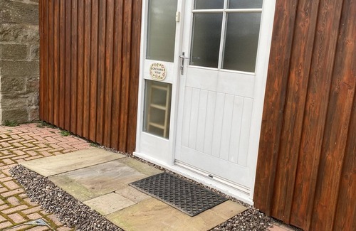 Kinross Cottage | Orchard View; Spacious 4 bed cottage in rural country location. Single storey