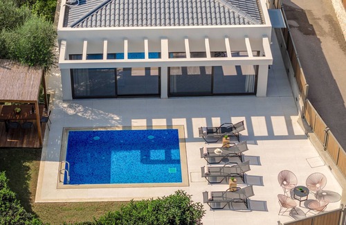 Neromilos Villa | Oresteia Exclusive Villa, a Sublime Retreat