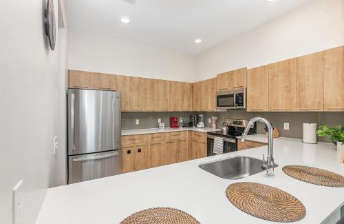 Florida Center Apartment | Orlando 2BR Mins to Universal and More