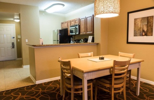 Florida Center Condo | Orlandos Sunshine Resort™ - 2 Bedroom