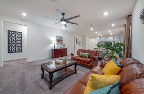 Casas Adobes Apartment | Oro Valley/2 BR 2BA/Office/Fenced /Garage