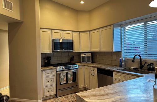 Oro Valley House | Oro Valley Gem! 4 bedroom-3 plus office/gym, 2 bath, Pool and Mountain View