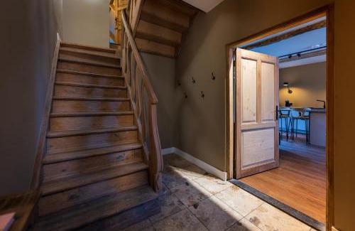 Nuth House | Os Hoes 1851