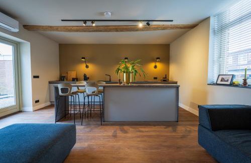 Nuth House | Os Hoes 1851