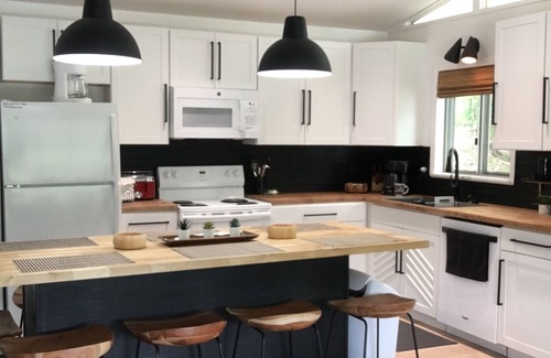 Osage Beach House | Osage Beach lakefront home. Lg. dock, patio, and a 5 min Walk to Backwater Jacks