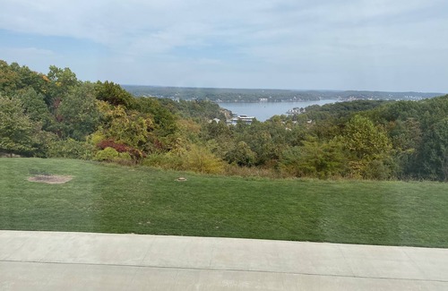 Lake Ozark Condo | Osage Vista Spacious Two Bedroom 2 bath Floor Plan with a great Lake View.