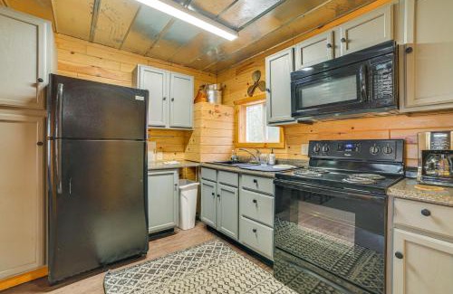 Oscoda House | Oscoda Cabin with Charcoal Grill Walk to Lake Huron