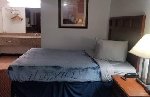 Stillwater Apartment | osu 2 Queen Beds Hotel Room 117 Wi-Fi