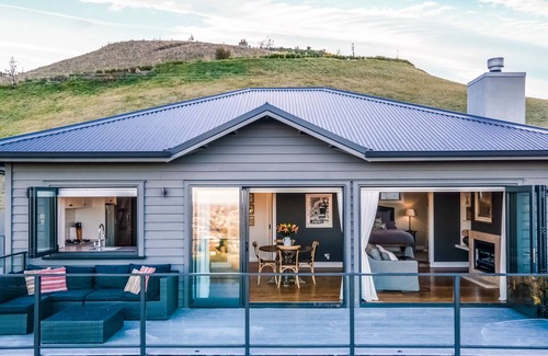 Taradale Cabin | Otatara Lodge Napier