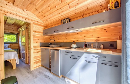 Saint-Vivien-de-Medoc Apartment | Ôtonneauxstress – Vigneron: Unique Accommodation Between Vineyards and Ocean