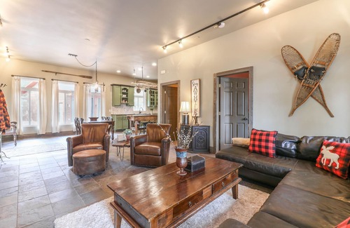 King Cottage | Otter Lodge on the Chain o' Lakes