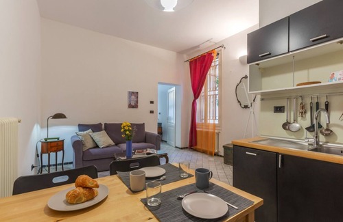 Historic Center Apartment | Our apartment is located in one of the most dynamic neighborhoods of the city, a great location for walking to the main attractions such as Piazza Maggiore, the Two Towers and via Indipendenza, famous for shopping.The apartment is in a central area that