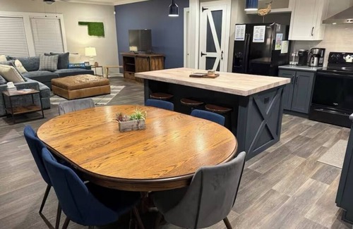 Kingston House | Our happy place at Lake Texoma is minutes away from the lake, marina & boat ramp