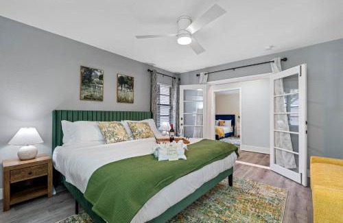 North Hyde Park House | Outdoor Games, Firepit, King bed, BBQ Grill, Close to Downtown and attractions