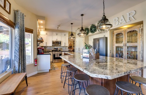 Tatum Ranch House | Outdoor Kitchen & Pool: Cave Creek Getaway