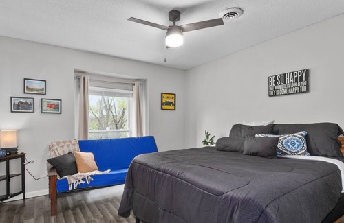 Gashland House | Outdoor Tv Patio Lounge Outside Modern 3B 2.5B