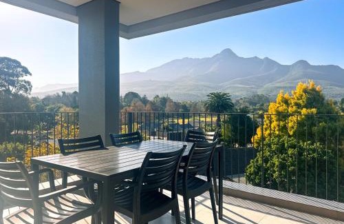 George Central Apartment | Outeniqua View Escape - Le Jardin 304