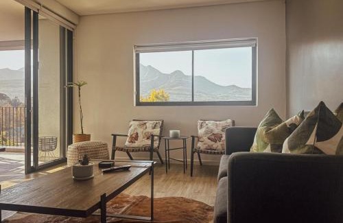 George Central Apartment | Outeniqua View Escape - Le Jardin 304
