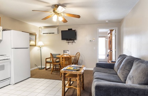 Jackson Apartment | Outpost: Town Square Lodge 6 - Close to Town