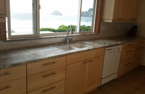 Oceanside House | OUTRAGEOUS Oceanfront Hot tub Amazing Beach-