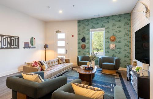 Historic Edgefield Apartment | Outrider 1012 by AvantStay 5mins to Broadway Downtown w Balcony