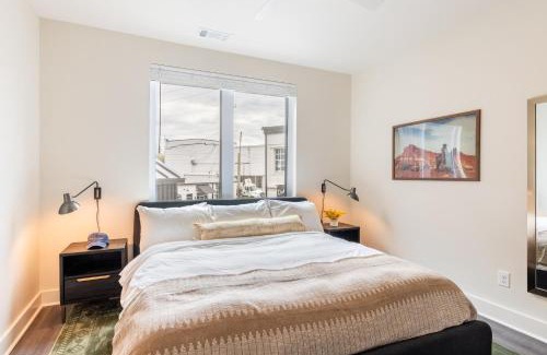 Historic Edgefield Apartment | Outrider 1012 by AvantStay 5mins to Broadway Downtown w Balcony