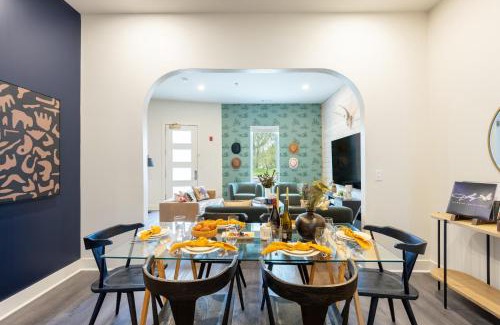 Historic Edgefield Apartment | Outrider 1012 by AvantStay 5mins to Broadway Downtown w Balcony