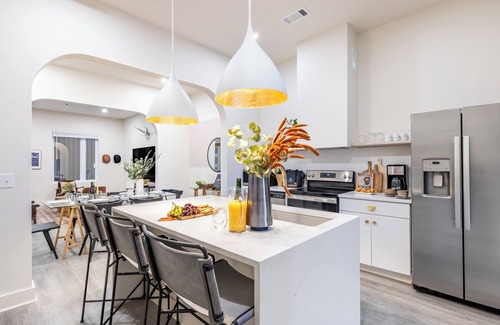 Historic Edgefield House | Outrider Buyout- 3 units by AvantStay | Sleeps 42