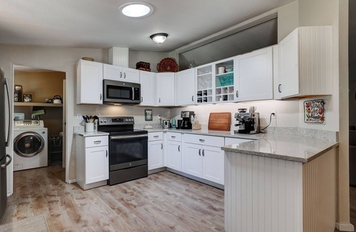 Sisters House | Outside Oasis bordering forest service dog friendly